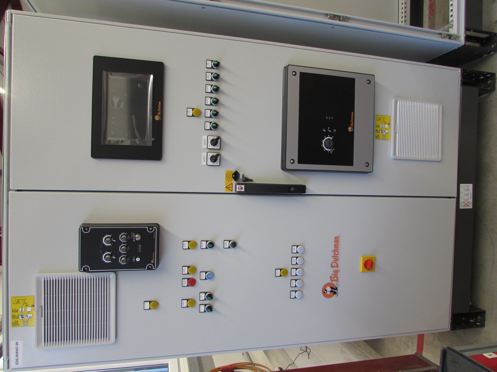 Control cabinet Glenrath Farms rearing shed house 2